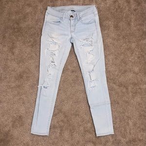 A&E Light Wash Ripped Jegging💗